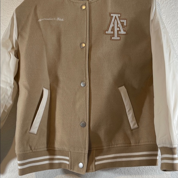 ABERCROMBIE KIDS Tan and White Jacket Front Pockets Size 15/16 - Picture 4 of 9